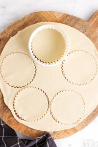 cut out circles of pie crust