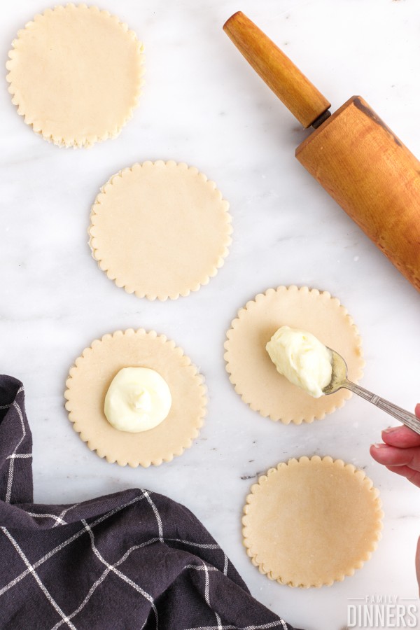 filling pie crust with cream cheese