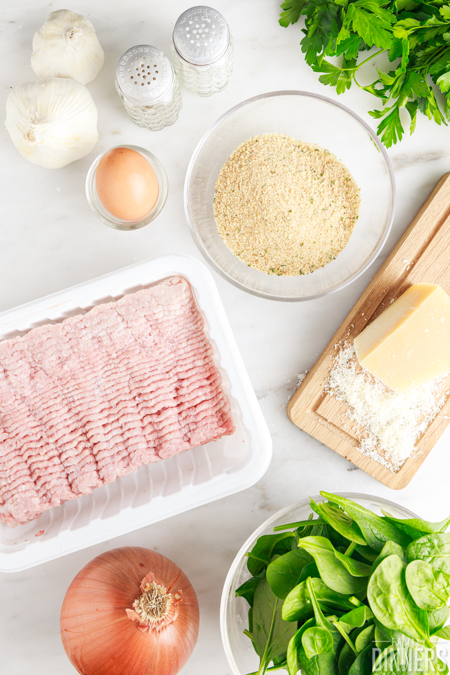 ingredients to make healthy meatballs with spinach and turkey