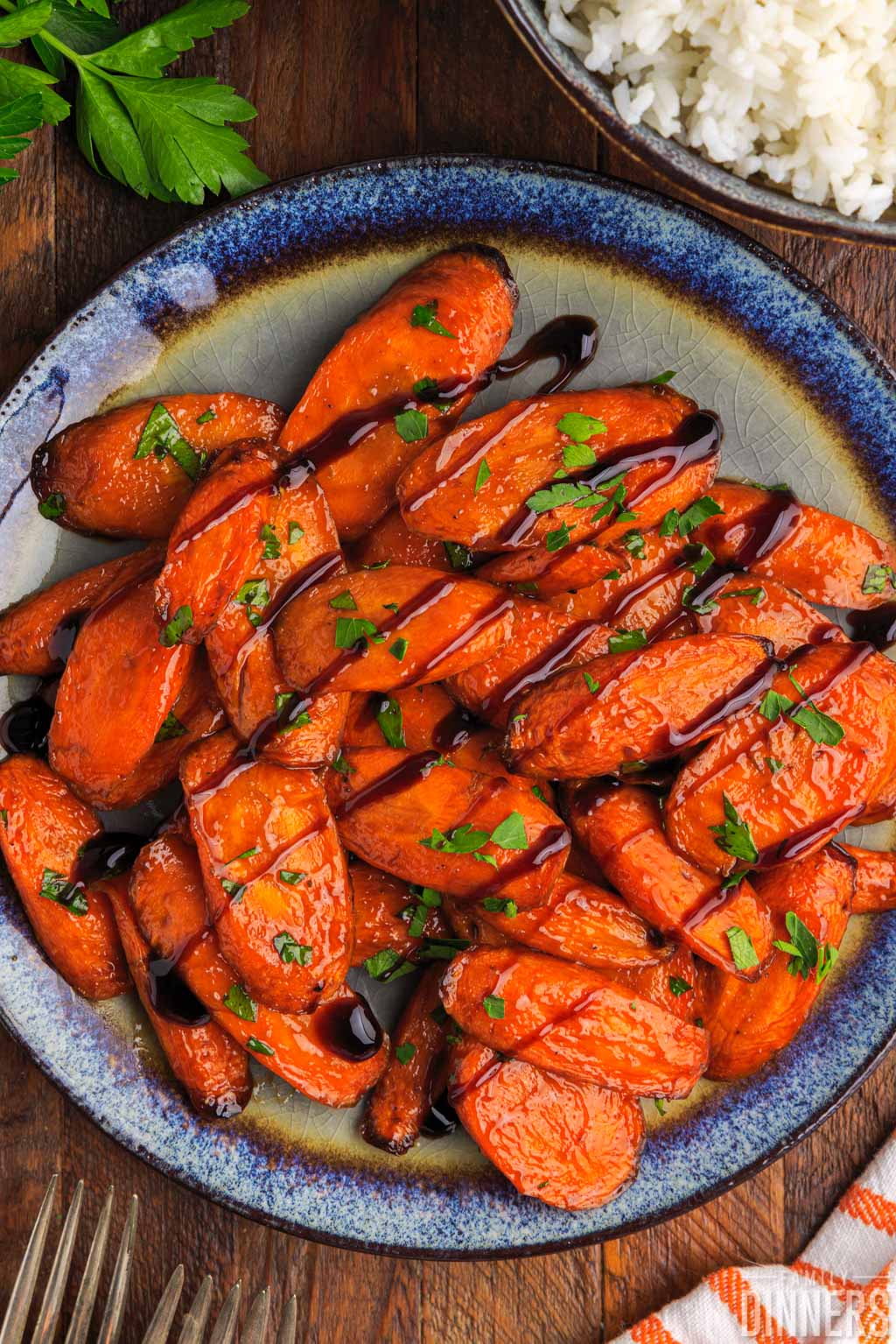 air fryer carrots drizzled with balsamic glaze and sprinkled with parsley