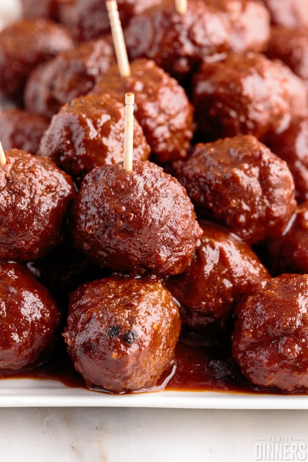 plate of bbq meatballs.